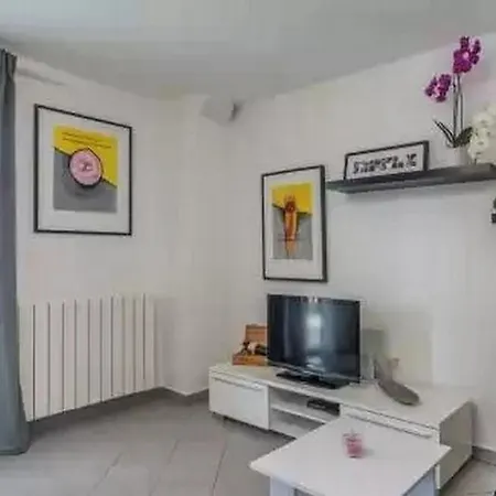 Family Friendly House With A Swimming Pool Kanfanar, Istria - Sredisnja Istra - 24042 Vikendica